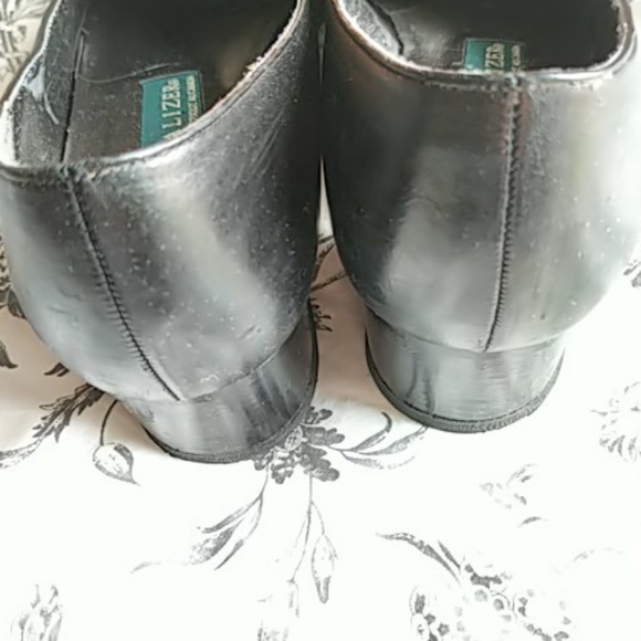 Black leather naturalizer flats - Picture 2 of 4